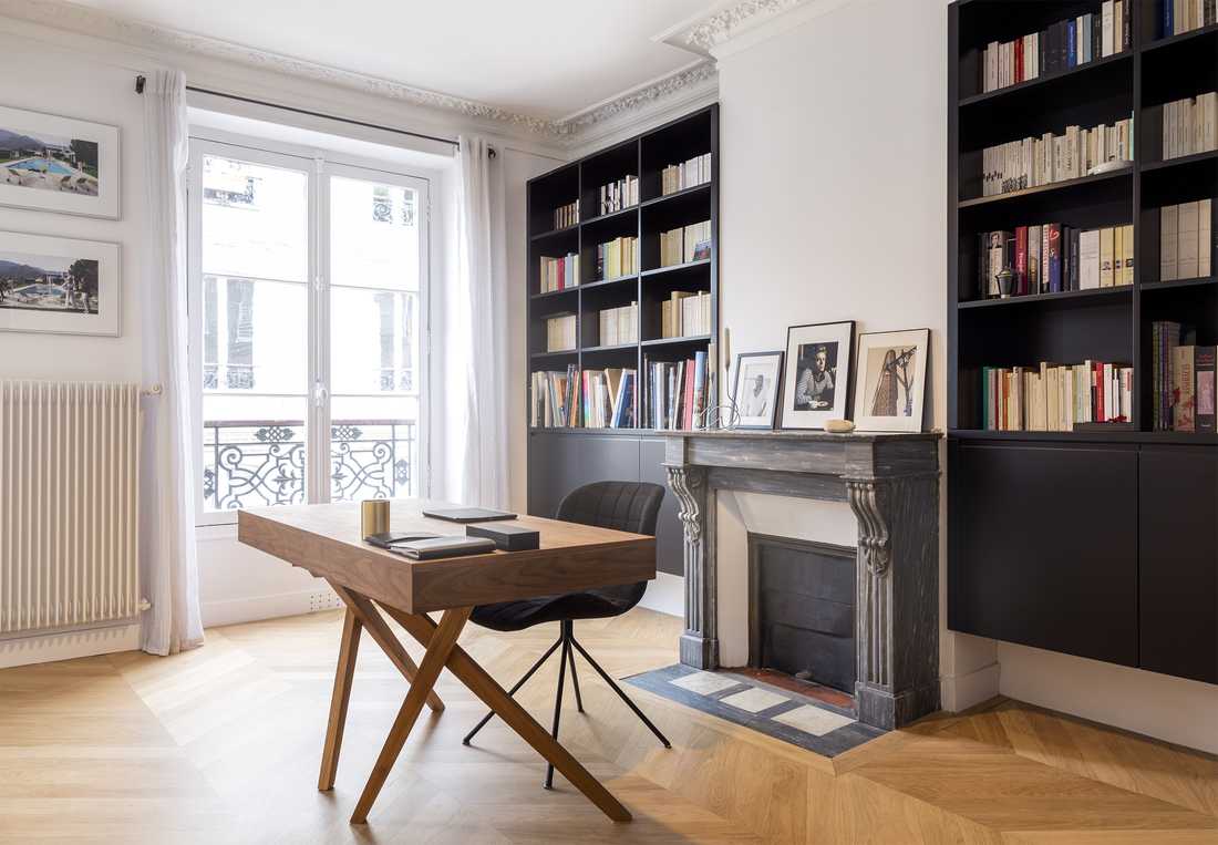 Bureau design dans un appartement haussmannien en Ile de France