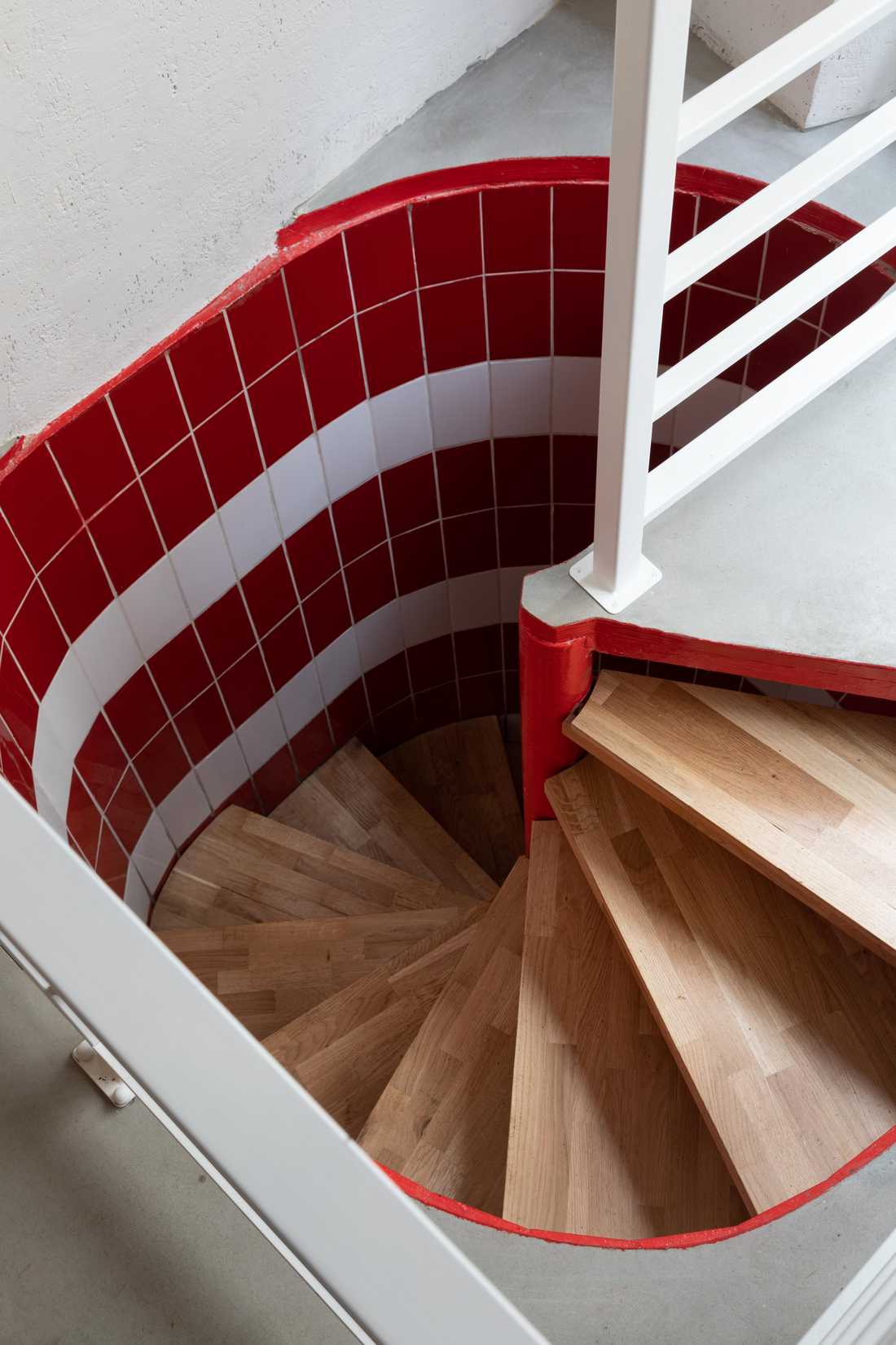 Escalier qui mène au sous-sol du restaurant