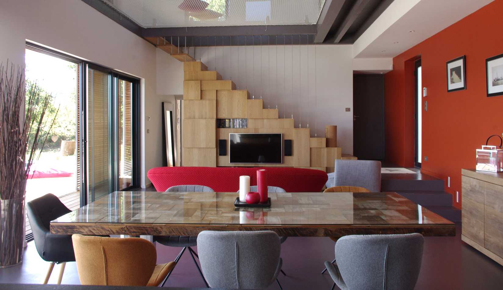 Contemporary wood and concrete house