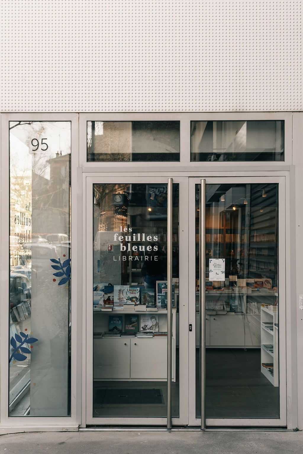 Aménagement d'une librairie à Paris 15 - Façade et porte d'entrée