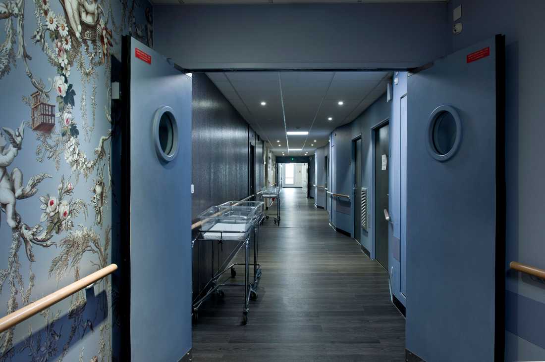 Rénovation des couloirs d'une clinique-maternité à Paris