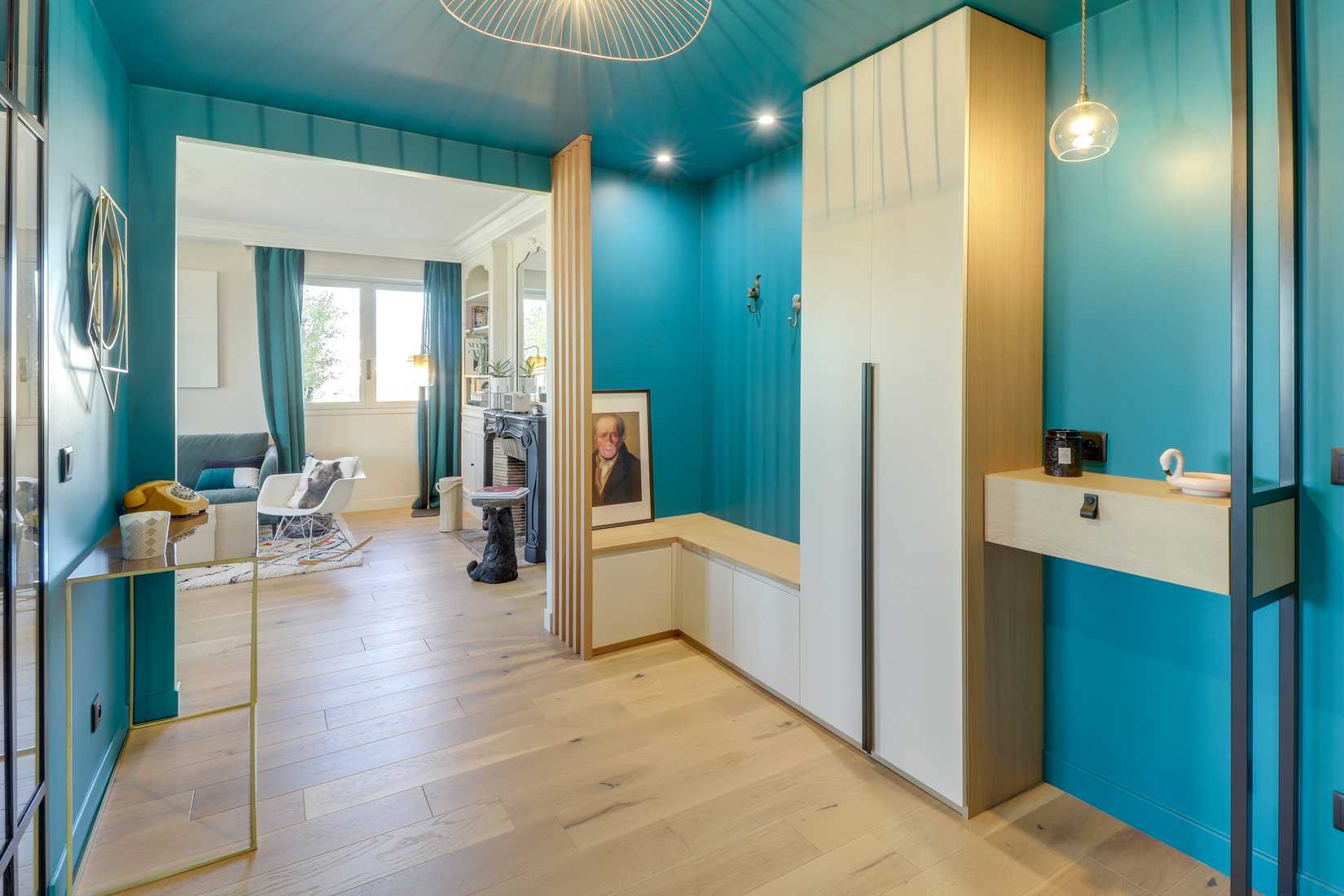 Restructuring & renovation of a 1960s apartment — free download