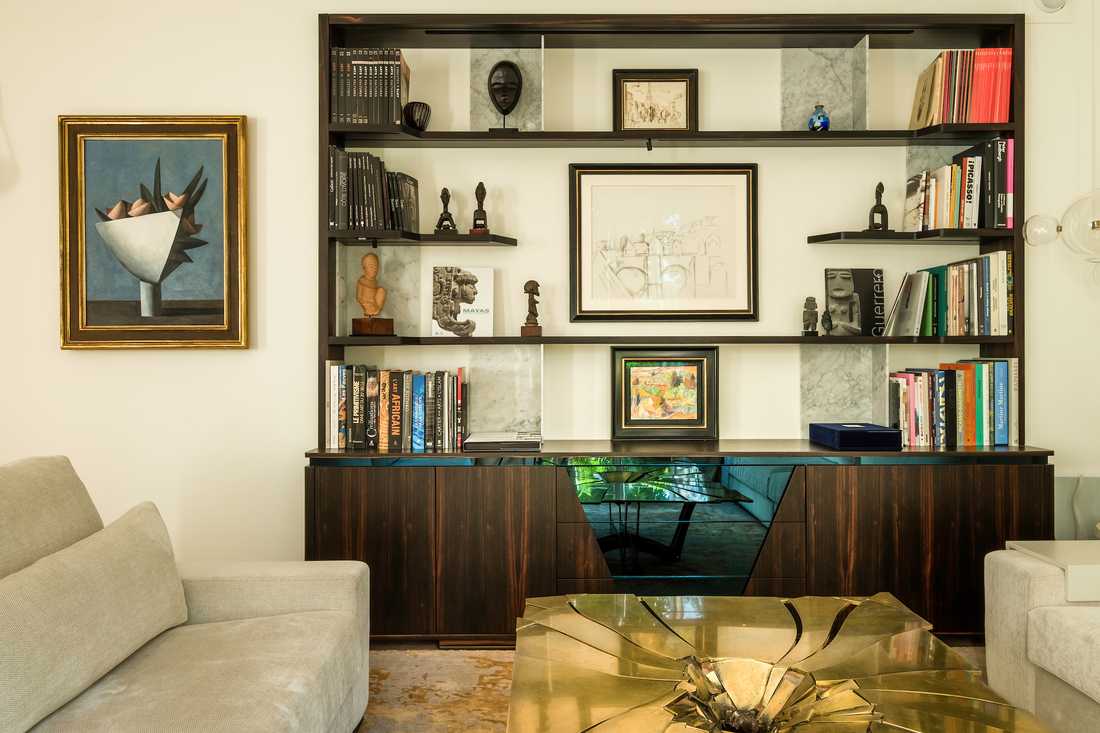 Salon avec table Fracture Cosmic X d'Erwan Boulloud