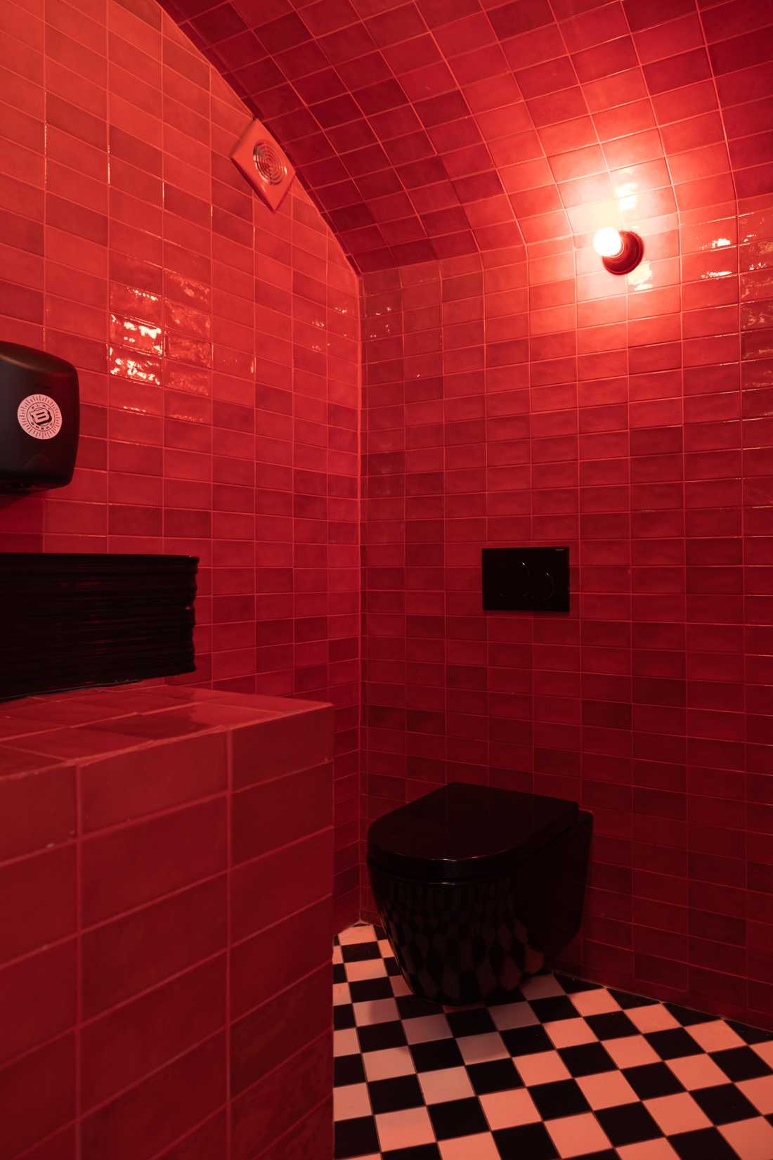 WC rouges 