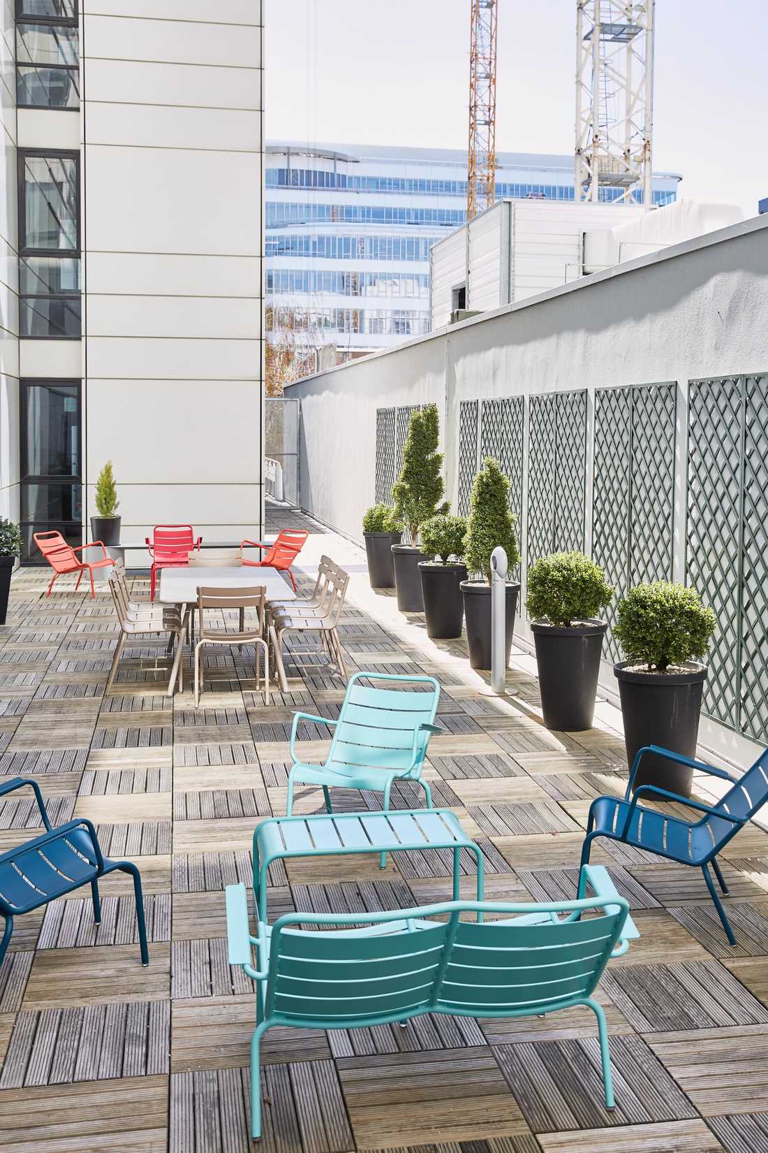 Terrasse amenagée dans un immeuble de bureaux