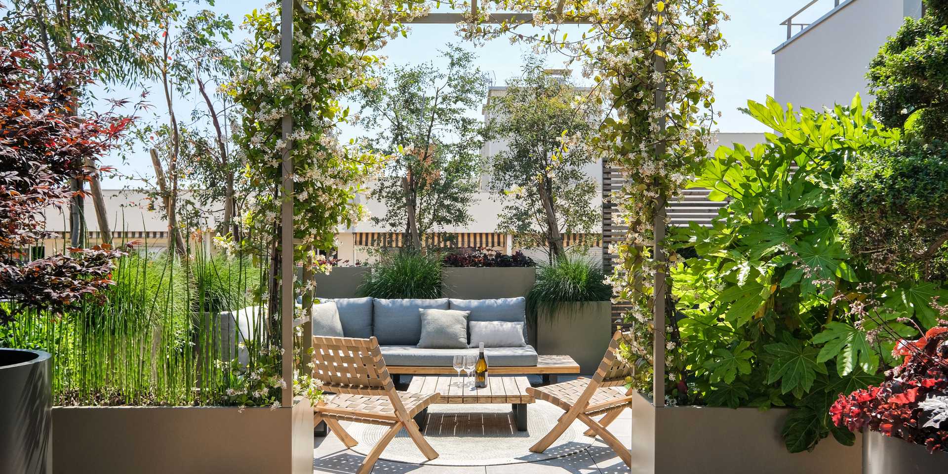 Landscaping of the terrace of an apartment in Paris