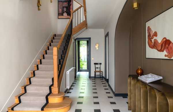 Renovation of a 1930s mansion in Boulogne